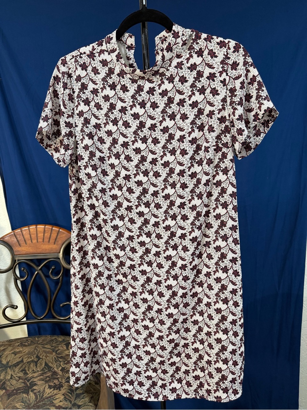 LOFT - Floral Short Sleeve Shift Dress in White and Burgundy